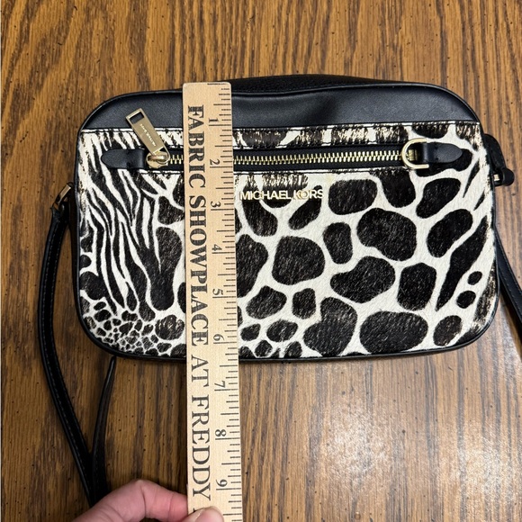 Michael Kors Haircalf Animal Print Crossbody Bag & Matching Card Holder Set - Picture 8 of 10